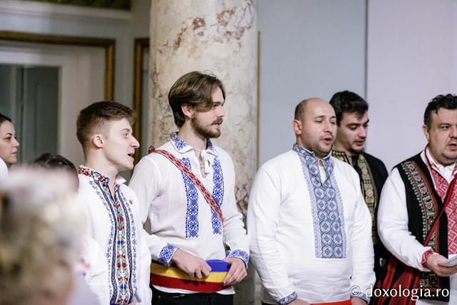 (Foto) Grupul Noi și Vechi – Colindători la Reședința Mitropolitană 2024