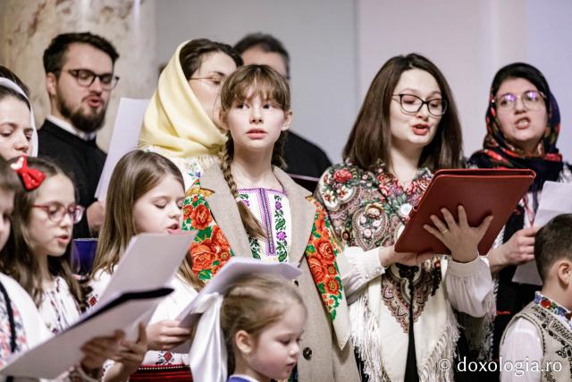 (Foto) Diaconii catedralei mitropolitane – Colindători la Reședința Mitropolitană 2024