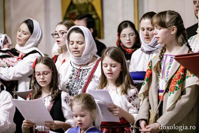 (Foto) Diaconii catedralei mitropolitane – Colindători la Reședința Mitropolitană 2024