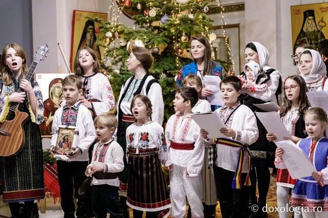 (Foto) Diaconii catedralei mitropolitane – Colindători la Reședința Mitropolitană 2024