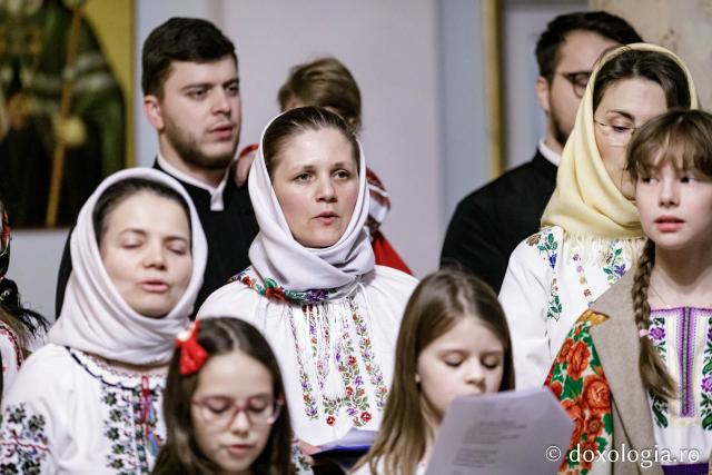 (Foto) Diaconii catedralei mitropolitane – Colindători la Reședința Mitropolitană 2024