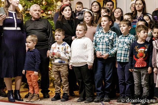 (Foto) Parohia Curelari - Oastea Domnului Iași – Colindători la Reședința Mitropolitană 2024