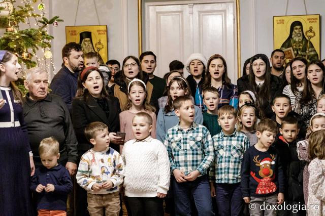 (Foto) Parohia Curelari - Oastea Domnului Iași – Colindători la Reședința Mitropolitană 2024