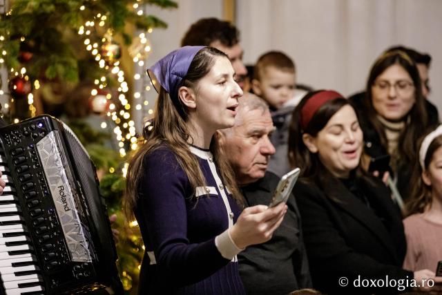 (Foto) Parohia Curelari - Oastea Domnului Iași – Colindători la Reședința Mitropolitană 2024