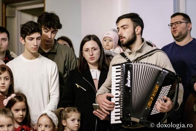 (Foto) Parohia Curelari - Oastea Domnului Iași – Colindători la Reședința Mitropolitană 2024