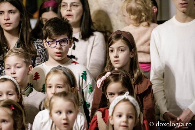 (Foto) Parohia Curelari - Oastea Domnului Iași – Colindători la Reședința Mitropolitană 2024