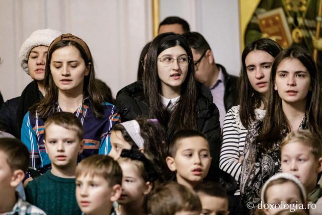 (Foto) Parohia Curelari - Oastea Domnului Iași – Colindători la Reședința Mitropolitană 2024
