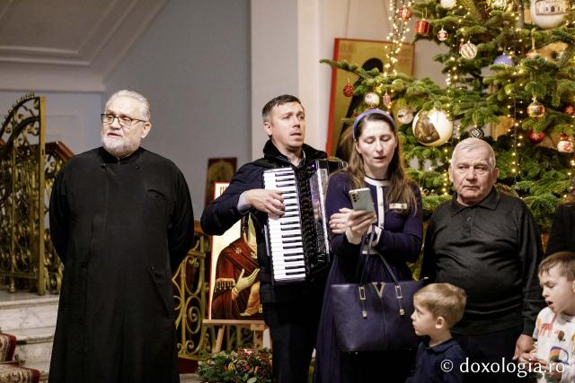 (Foto) Parohia Curelari - Oastea Domnului Iași – Colindători la Reședința Mitropolitană 2024