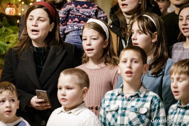 (Foto) Parohia Curelari - Oastea Domnului Iași – Colindători la Reședința Mitropolitană 2024