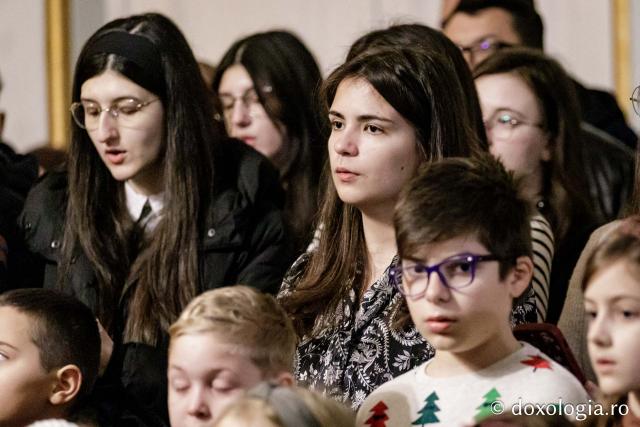 (Foto) Parohia Curelari - Oastea Domnului Iași – Colindători la Reședința Mitropolitană 2024