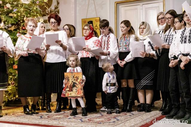 (Foto) Comunitatea bisericii de la Spitalul Parhon – Colindători la Reședința Mitropolitană 2024