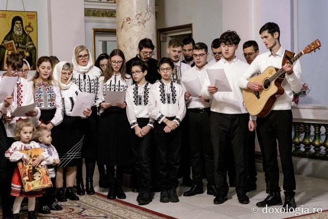 (Foto) Comunitatea bisericii de la Spitalul Parhon – Colindători la Reședința Mitropolitană 2024