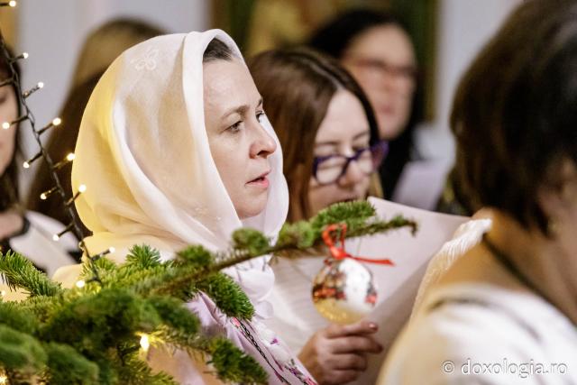 (Foto) Comunitatea bisericii de la Spitalul Parhon – Colindători la Reședința Mitropolitană 2024