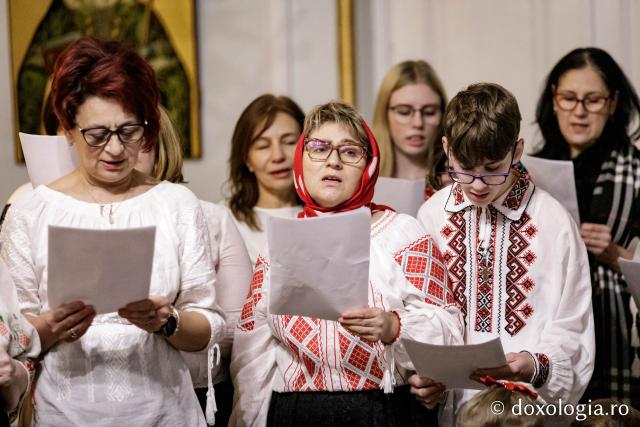 (Foto) Comunitatea bisericii de la Spitalul Parhon – Colindători la Reședința Mitropolitană 2024
