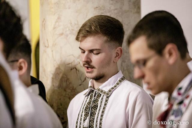 (Foto) Comunitatea bisericii de la Spitalul Parhon – Colindători la Reședința Mitropolitană 2024