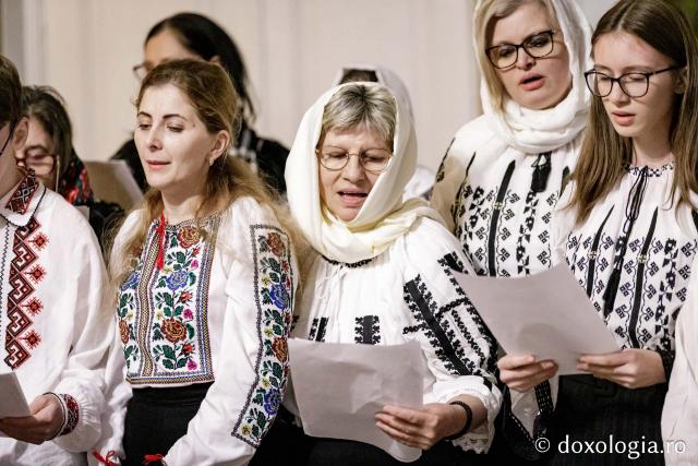 (Foto) Comunitatea bisericii de la Spitalul Parhon – Colindători la Reședința Mitropolitană 2024