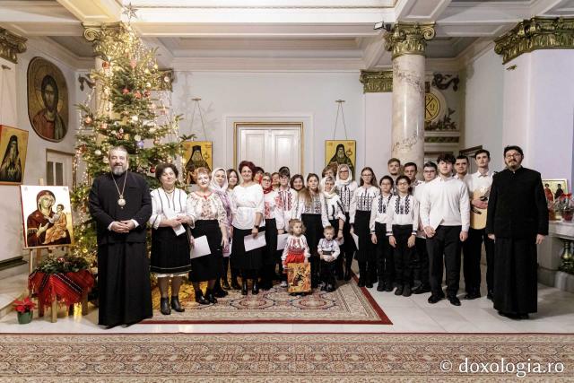 (Foto) Comunitatea bisericii de la Spitalul Parhon – Colindători la Reședința Mitropolitană 2024