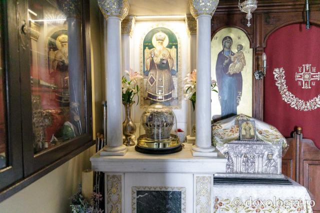 Biserica veche a Mănăstirii „Sfânta Treime” din Eghina