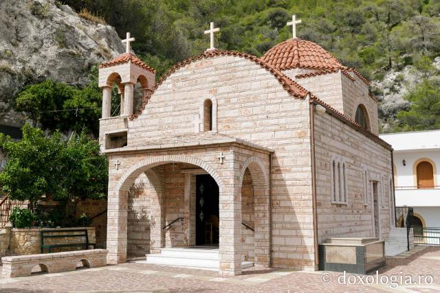 Mănăstirea „Sfântul Patapie” din Loutraki
