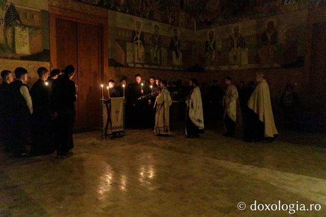 Priveghere în cinstea Sfântului Maxim Mărturisitorul la parohia Munteni-Copou / Foto: pr. Silviu Cluci Priveghere în cinstea Sfântului Maxim Mărturisitorul la parohia Munteni-Copou