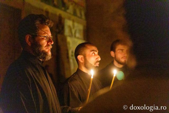 Priveghere în cinstea Sfântului Maxim Mărturisitorul la parohia Munteni-Copou / Foto: pr. Silviu Cluci Priveghere în cinstea Sfântului Maxim Mărturisitorul la parohia Munteni-Copou