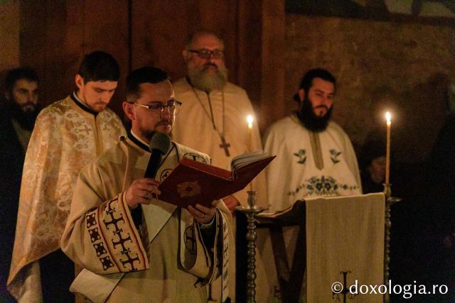 Priveghere în cinstea Sfântului Maxim Mărturisitorul la parohia Munteni-Copou / Foto: pr. Silviu Cluci Priveghere în cinstea Sfântului Maxim Mărturisitorul la parohia Munteni-Copou