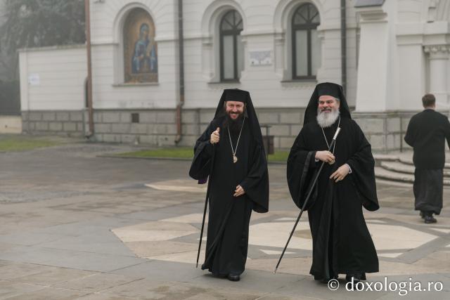 Liturghie arhierească la Catedrala Mitropolitană din Iași în cinstea Sfinților Trei Ierarhi / Foto: pr. Silviu Cluci Liturghie arhierească la Catedrala Mitropolitană din Iași în cinstea Sfinților Trei Ierarhi