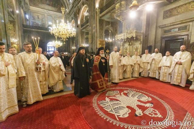 Liturghie arhierească la Catedrala Mitropolitană din Iași în cinstea Sfinților Trei Ierarhi / Foto: pr. Silviu Cluci Liturghie arhierească la Catedrala Mitropolitană din Iași în cinstea Sfinților Trei Ierarhi