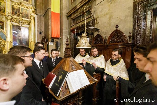 Liturghie arhierească la Catedrala Mitropolitană din Iași în cinstea Sfinților Trei Ierarhi / Foto: pr. Silviu Cluci Liturghie arhierească la Catedrala Mitropolitană din Iași în cinstea Sfinților Trei Ierarhi