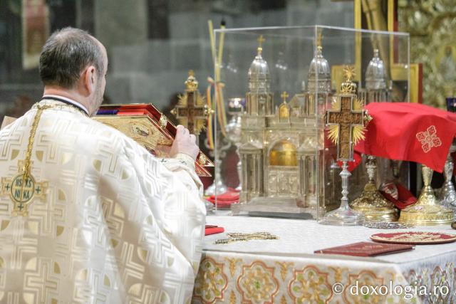 Liturghie arhierească la Catedrala Mitropolitană din Iași în cinstea Sfinților Trei Ierarhi / Foto: pr. Silviu Cluci Liturghie arhierească la Catedrala Mitropolitană din Iași în cinstea Sfinților Trei Ierarhi