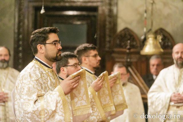 Liturghie arhierească la Catedrala Mitropolitană din Iași în cinstea Sfinților Trei Ierarhi / Foto: pr. Silviu Cluci Liturghie arhierească la Catedrala Mitropolitană din Iași în cinstea Sfinților Trei Ierarhi