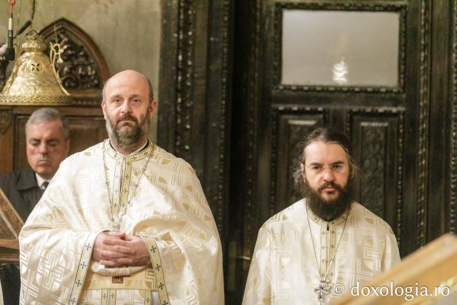 Liturghie arhierească la Catedrala Mitropolitană din Iași în cinstea Sfinților Trei Ierarhi / Foto: pr. Silviu Cluci Liturghie arhierească la Catedrala Mitropolitană din Iași în cinstea Sfinților Trei Ierarhi