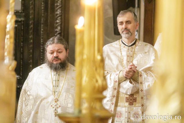 Liturghie arhierească la Catedrala Mitropolitană din Iași în cinstea Sfinților Trei Ierarhi / Foto: pr. Silviu Cluci Liturghie arhierească la Catedrala Mitropolitană din Iași în cinstea Sfinților Trei Ierarhi