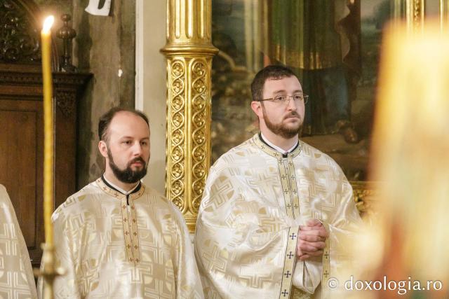 Liturghie arhierească la Catedrala Mitropolitană din Iași în cinstea Sfinților Trei Ierarhi / Foto: pr. Silviu Cluci Liturghie arhierească la Catedrala Mitropolitană din Iași în cinstea Sfinților Trei Ierarhi