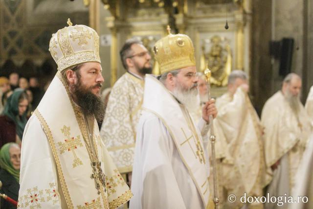 Liturghie arhierească la Catedrala Mitropolitană din Iași în cinstea Sfinților Trei Ierarhi / Foto: pr. Silviu Cluci Liturghie arhierească la Catedrala Mitropolitană din Iași în cinstea Sfinților Trei Ierarhi