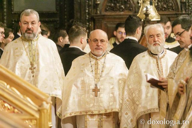 Liturghie arhierească la Catedrala Mitropolitană din Iași în cinstea Sfinților Trei Ierarhi / Foto: pr. Silviu Cluci Liturghie arhierească la Catedrala Mitropolitană din Iași în cinstea Sfinților Trei Ierarhi