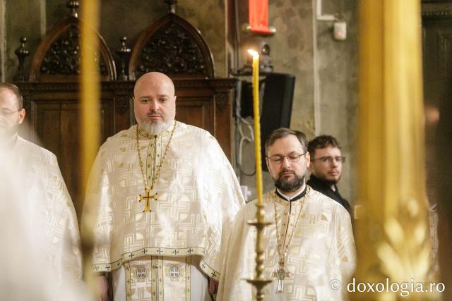 Liturghie arhierească la Catedrala Mitropolitană din Iași în cinstea Sfinților Trei Ierarhi / Foto: pr. Silviu Cluci Liturghie arhierească la Catedrala Mitropolitană din Iași în cinstea Sfinților Trei Ierarhi