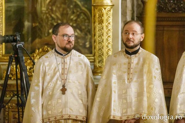 Liturghie arhierească la Catedrala Mitropolitană din Iași în cinstea Sfinților Trei Ierarhi / Foto: pr. Silviu Cluci Liturghie arhierească la Catedrala Mitropolitană din Iași în cinstea Sfinților Trei Ierarhi