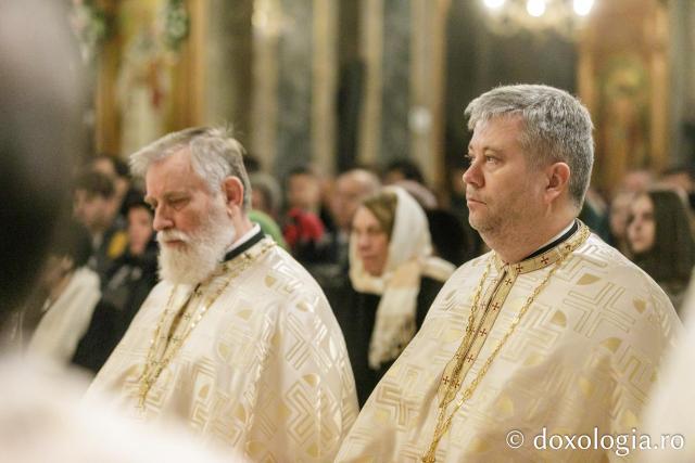 Liturghie arhierească la Catedrala Mitropolitană din Iași în cinstea Sfinților Trei Ierarhi / Foto: pr. Silviu Cluci Liturghie arhierească la Catedrala Mitropolitană din Iași în cinstea Sfinților Trei Ierarhi