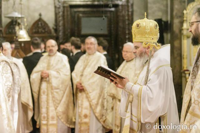 Liturghie arhierească la Catedrala Mitropolitană din Iași în cinstea Sfinților Trei Ierarhi / Foto: pr. Silviu Cluci Liturghie arhierească la Catedrala Mitropolitană din Iași în cinstea Sfinților Trei Ierarhi
