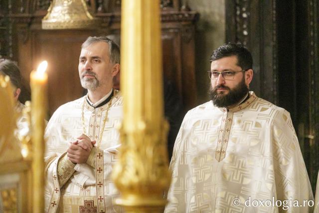 Liturghie arhierească la Catedrala Mitropolitană din Iași în cinstea Sfinților Trei Ierarhi / Foto: pr. Silviu Cluci Liturghie arhierească la Catedrala Mitropolitană din Iași în cinstea Sfinților Trei Ierarhi