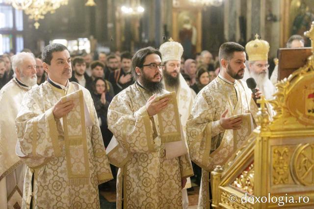 Liturghie arhierească la Catedrala Mitropolitană din Iași în cinstea Sfinților Trei Ierarhi / Foto: pr. Silviu Cluci Liturghie arhierească la Catedrala Mitropolitană din Iași în cinstea Sfinților Trei Ierarhi