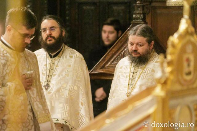 Liturghie arhierească la Catedrala Mitropolitană din Iași în cinstea Sfinților Trei Ierarhi / Foto: pr. Silviu Cluci Liturghie arhierească la Catedrala Mitropolitană din Iași în cinstea Sfinților Trei Ierarhi