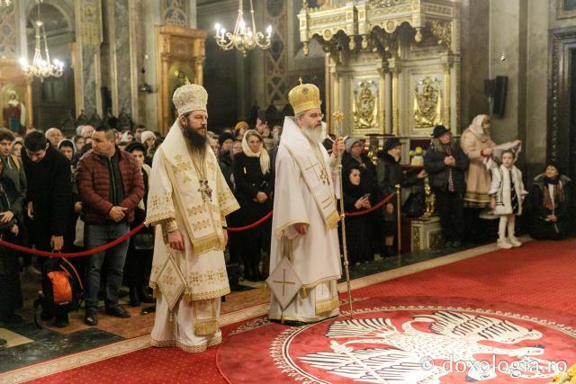 Liturghie arhierească la Catedrala Mitropolitană din Iași în cinstea Sfinților Trei Ierarhi / Foto: pr. Silviu Cluci Liturghie arhierească la Catedrala Mitropolitană din Iași în cinstea Sfinților Trei Ierarhi