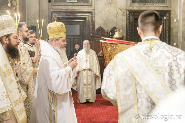 Liturghie arhierească la Catedrala Mitropolitană din Iași în cinstea Sfinților Trei Ierarhi / Foto: pr. Silviu Cluci Liturghie arhierească la Catedrala Mitropolitană din Iași în cinstea Sfinților Trei Ierarhi