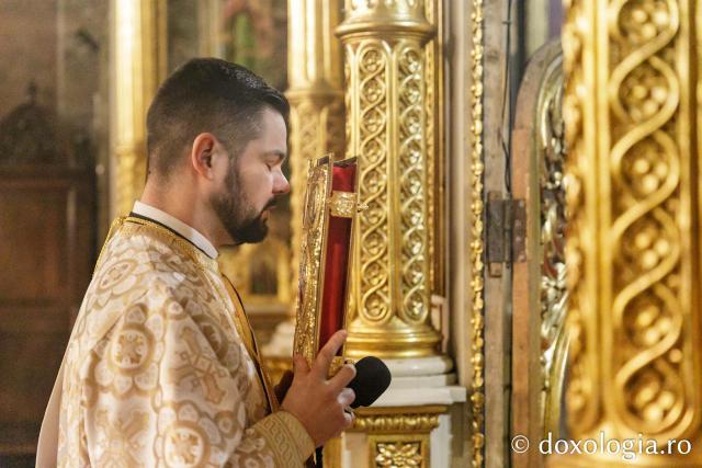 Liturghie arhierească la Catedrala Mitropolitană din Iași în cinstea Sfinților Trei Ierarhi / Foto: pr. Silviu Cluci Liturghie arhierească la Catedrala Mitropolitană din Iași în cinstea Sfinților Trei Ierarhi
