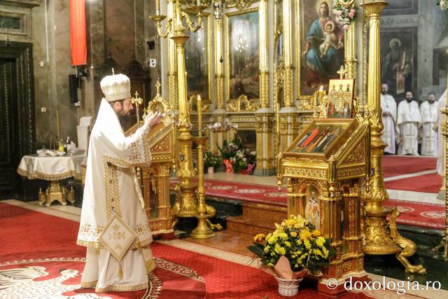 Liturghie arhierească la Catedrala Mitropolitană din Iași în cinstea Sfinților Trei Ierarhi / Foto: pr. Silviu Cluci Liturghie arhierească la Catedrala Mitropolitană din Iași în cinstea Sfinților Trei Ierarhi
