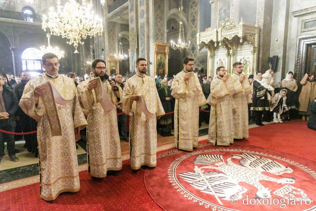 Liturghie arhierească la Catedrala Mitropolitană din Iași în cinstea Sfinților Trei Ierarhi / Foto: pr. Silviu Cluci Liturghie arhierească la Catedrala Mitropolitană din Iași în cinstea Sfinților Trei Ierarhi
