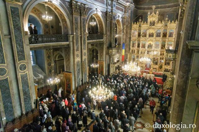 Liturghie arhierească la Catedrala Mitropolitană din Iași în cinstea Sfinților Trei Ierarhi / Foto: pr. Silviu Cluci Liturghie arhierească la Catedrala Mitropolitană din Iași în cinstea Sfinților Trei Ierarhi