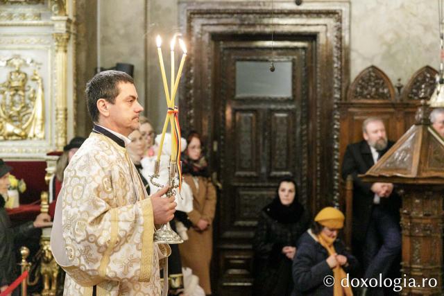 Liturghie arhierească la Catedrala Mitropolitană din Iași în cinstea Sfinților Trei Ierarhi / Foto: pr. Silviu Cluci Liturghie arhierească la Catedrala Mitropolitană din Iași în cinstea Sfinților Trei Ierarhi